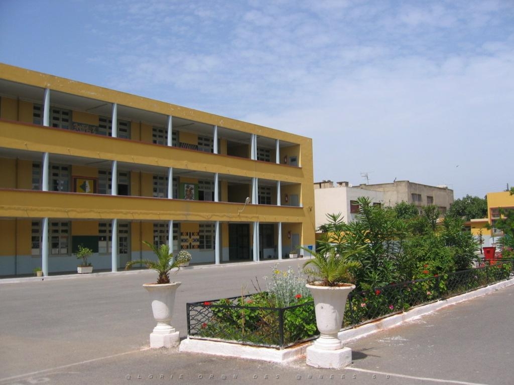 ORAN MAI 2006 G126 LES CASTORS COLLEGE CLAUDE BERNARD.JPG